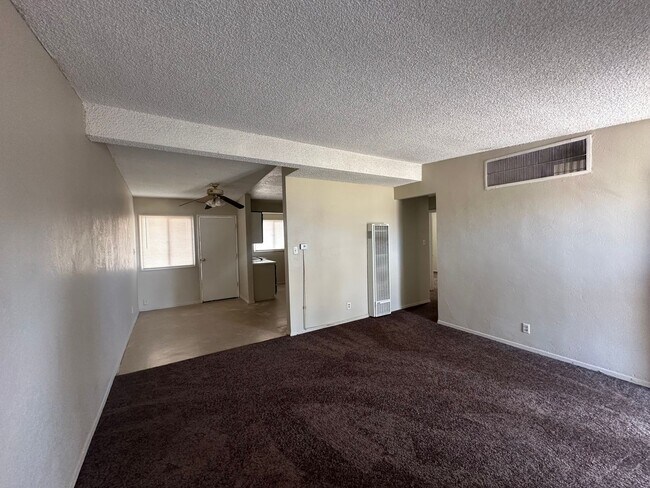 Building Photo - Modern 2-Bedroom Apartment with Garage – Convenient Living!