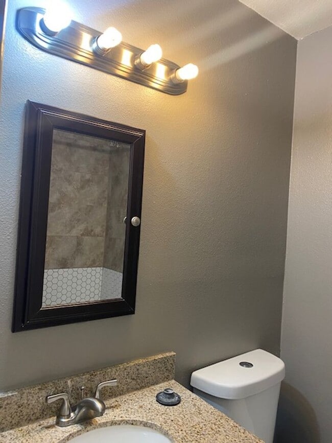 Building Photo - $1,250 For Lease-1 Bedroom-1 Bath Apt in Triplex With Private Yard-Washer & Dryer in Phoenix 85008 !