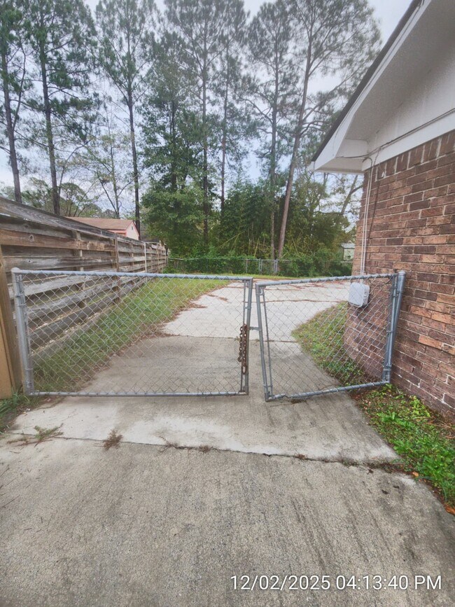 Building Photo - 1017 Varnedoe St