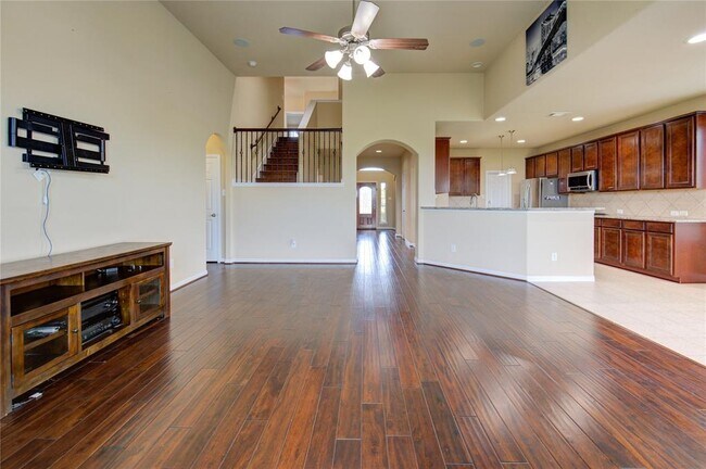 Building Photo - 6907 Stevenson Dr