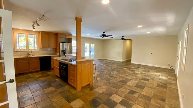 Building Photo - E Komo Mai! Your beautiful Kailua Oasis aw...