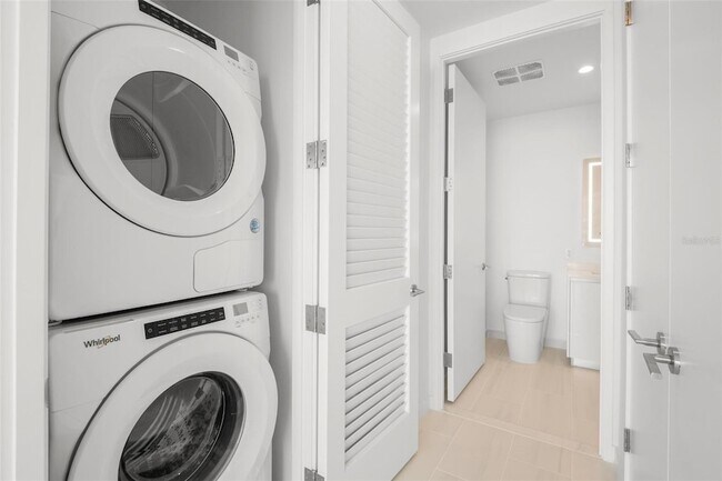 Building Photo - 400 Central Ave