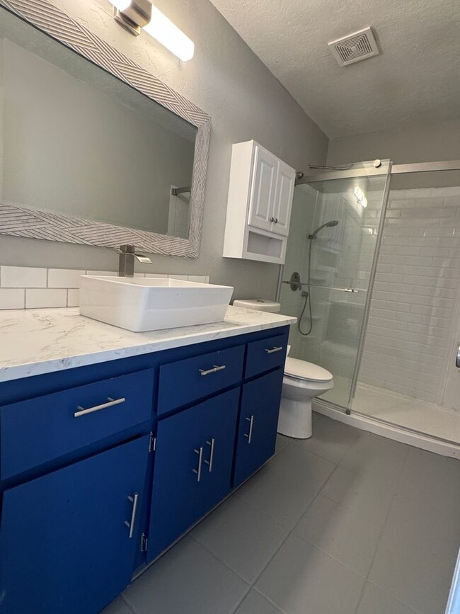 Building Photo - 1916 SW E Ave