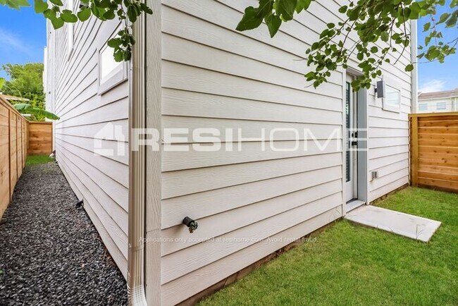 Building Photo - 6336 Culberson St