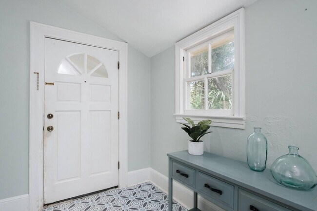 Building Photo - 240 SW 3rd St