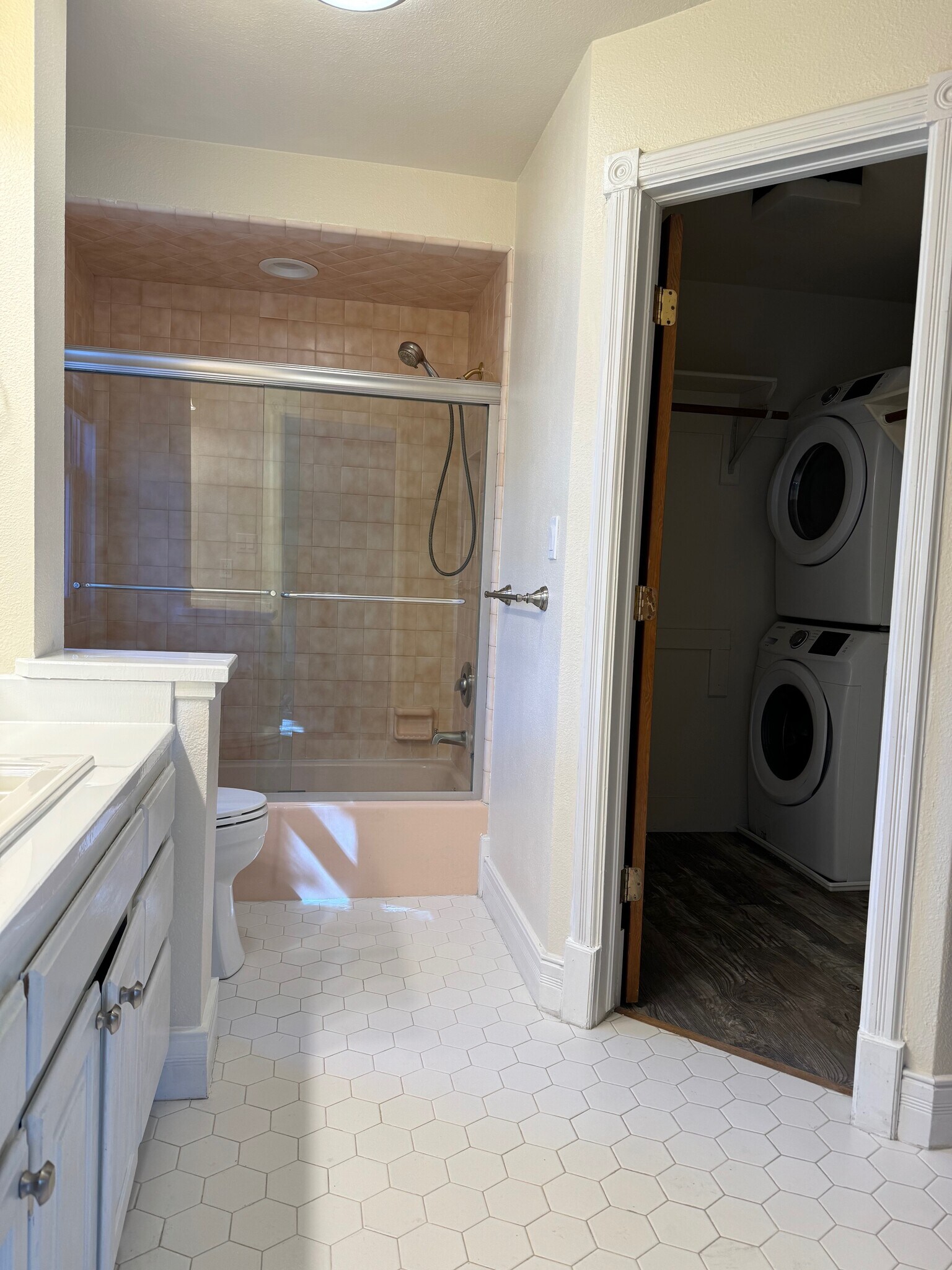 Building Photo - 281 Silver Queen S