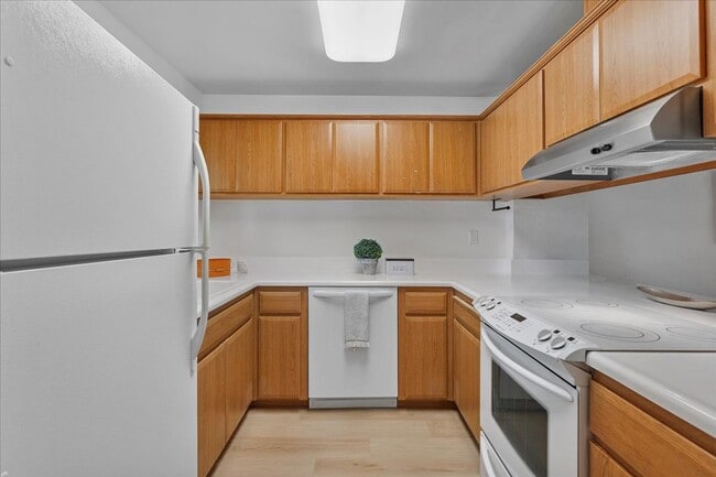 Building Photo - 1105 Fontana Dr