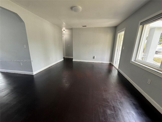 Building Photo - 501 SW 69th Ave