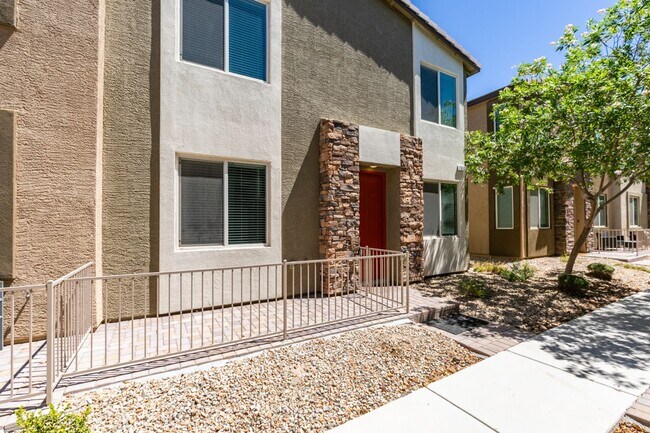 Building Photo - Spacious Townhouse with Loft & Rare 3-Car Garage!