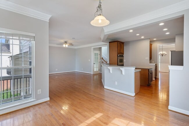 Building Photo - Spacious Home in Port Potomac