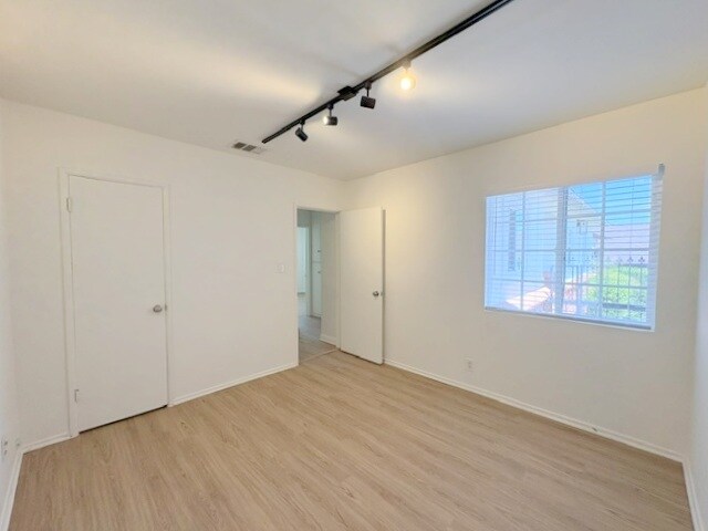 Building Photo - 1837 Lancewood Ave