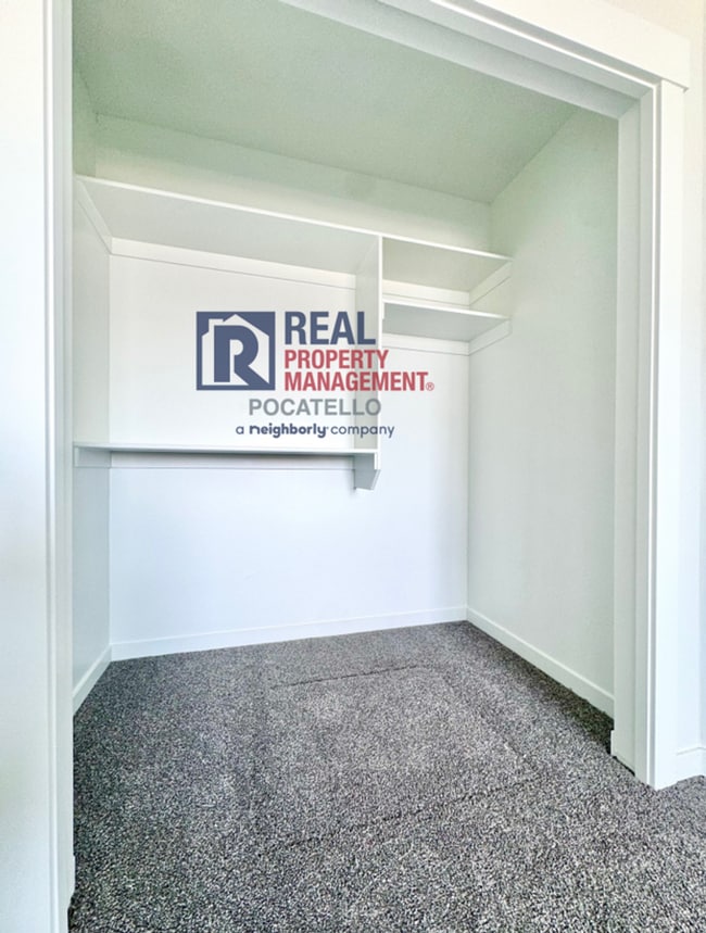 Building Photo - 5405 Park Lawn Dr