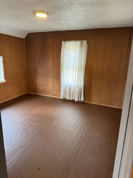 Building Photo - 1061 Raymond St