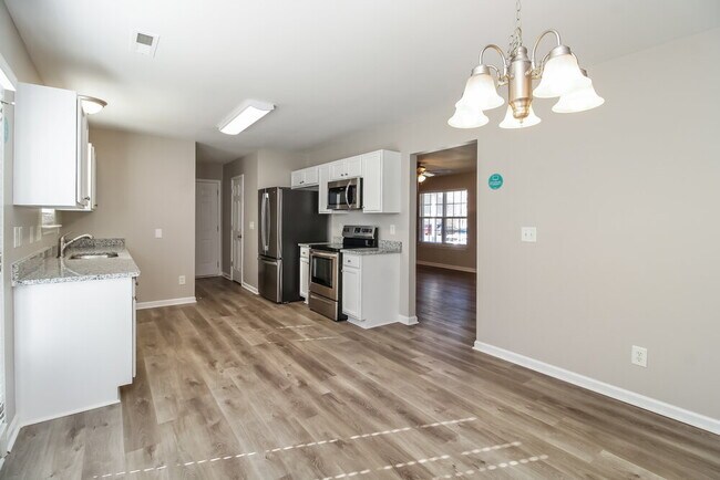 Building Photo - 1220 Maple Ridge Dr