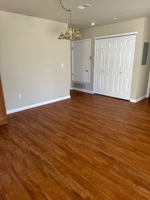 Building Photo - 5225 White Willow Dr