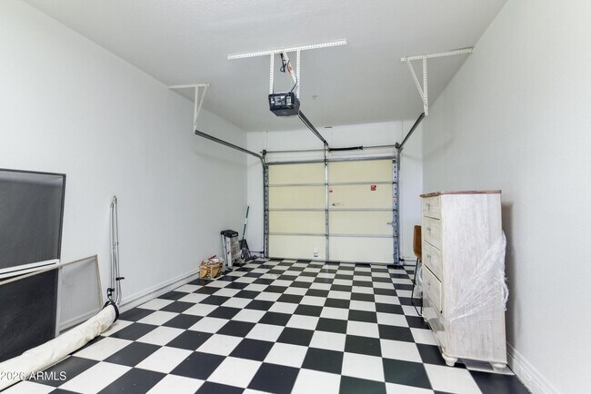 Building Photo - 2992 N Miller Rd