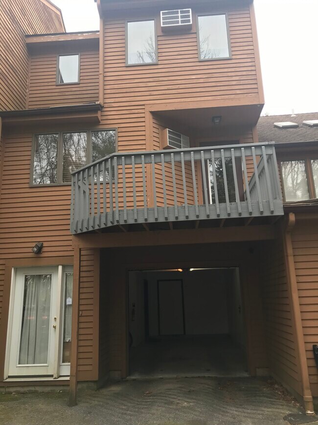 Building Photo - 44 Tolland Ave