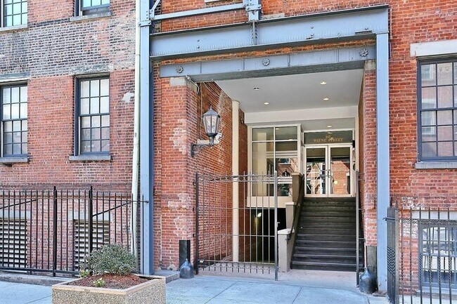 Building Photo - 187 Wayne St