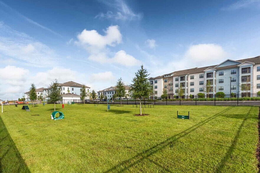 Building Photo - 9276 Vintage Hills Way