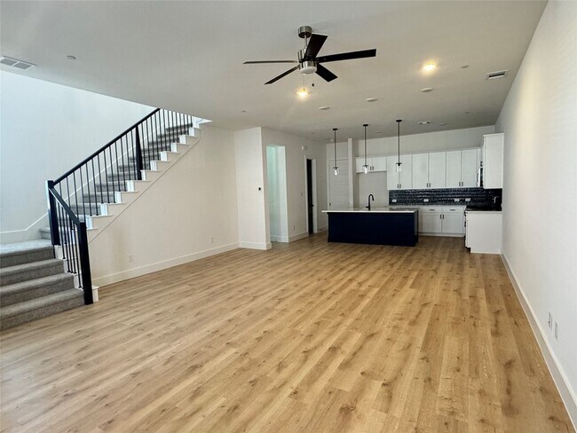 Building Photo - 1313 Eureka Spgs St