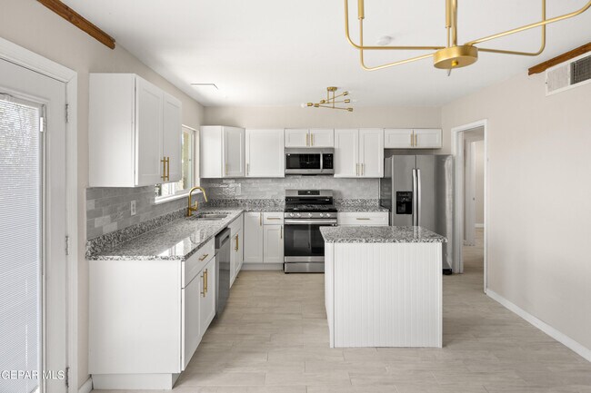 Building Photo - 4317 Larchmont Dr