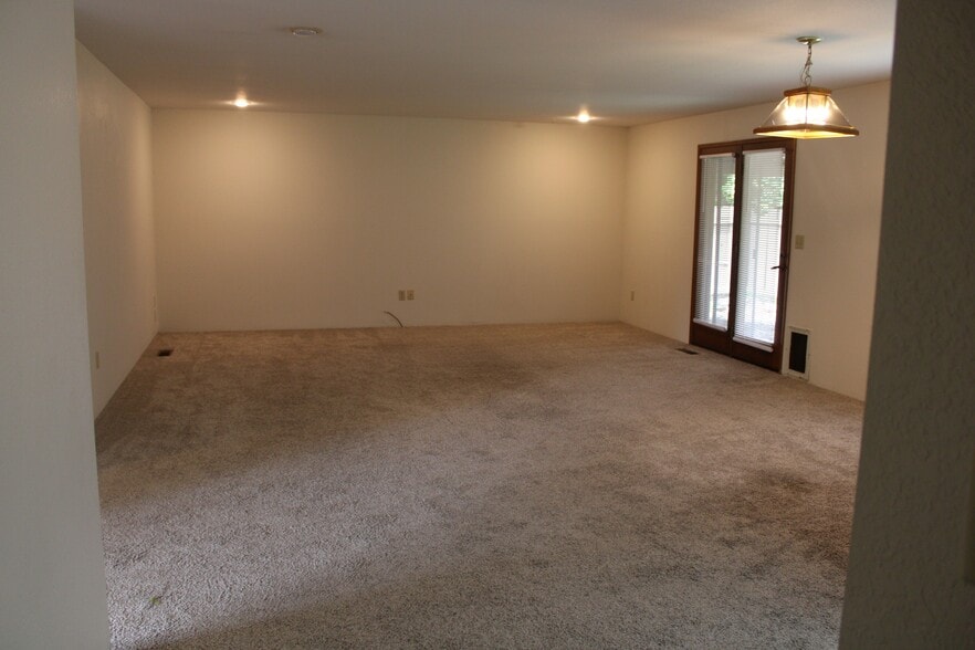 Building Photo - 1516 Woodhaven Pl
