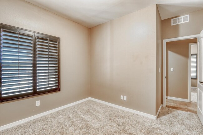 Building Photo - 14311 E Cave Ave