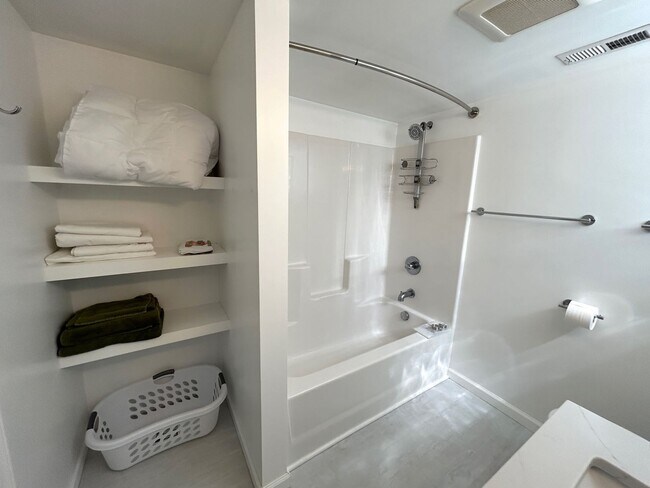Building Photo - West AVL - Unfurnished Studio Apartment