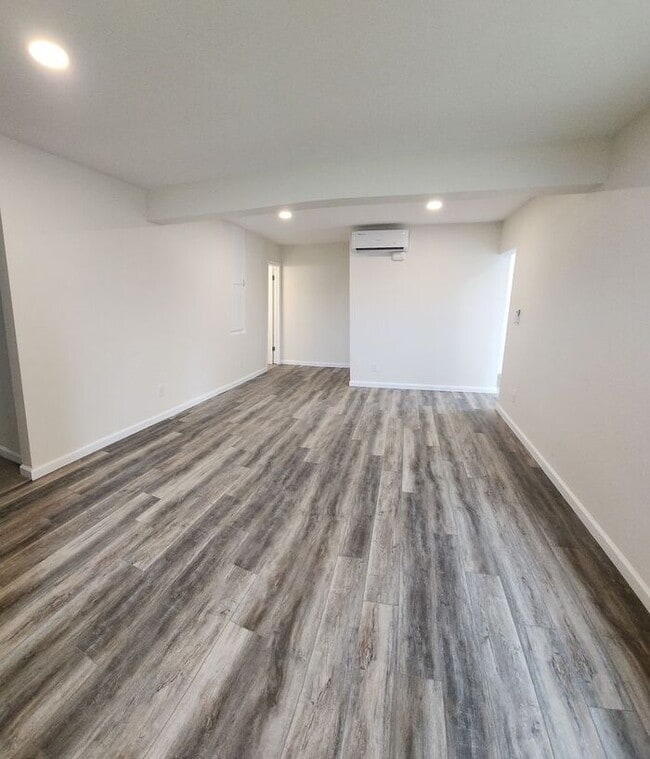 Building Photo - La Mesa Village Jr. One Bedroom-NICE SPACE
