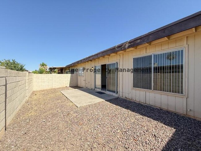 Building Photo - 812 W Duke Dr