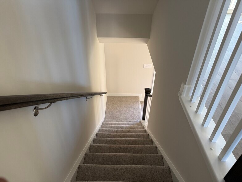 Building Photo - 4337 Reusch Cir