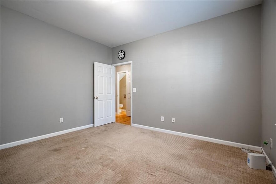 Building Photo - 2302 Towneheights Terrace SE