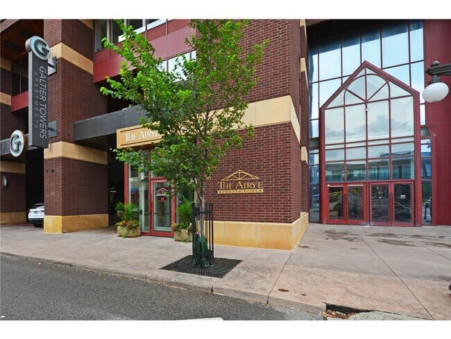 Building Photo - 168 6th St E