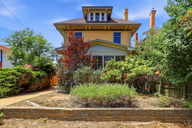 Building Photo - $4,720.95 with $300 off the first month's rent, 5 Beds - 5 Bath, Single Family Home in Denver wit...