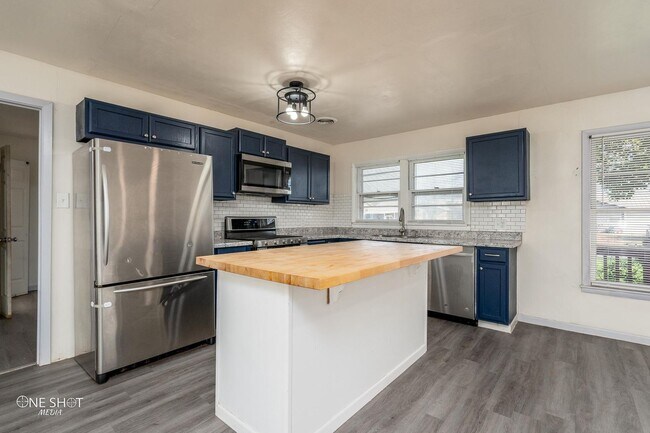 Building Photo - 3181 Sherry Ln