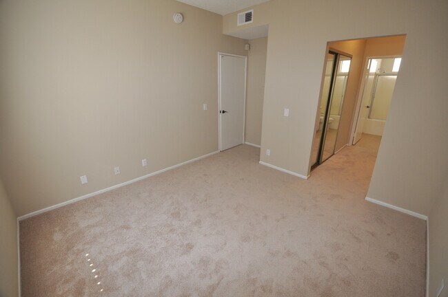 Building Photo - 11315 Moorpark St