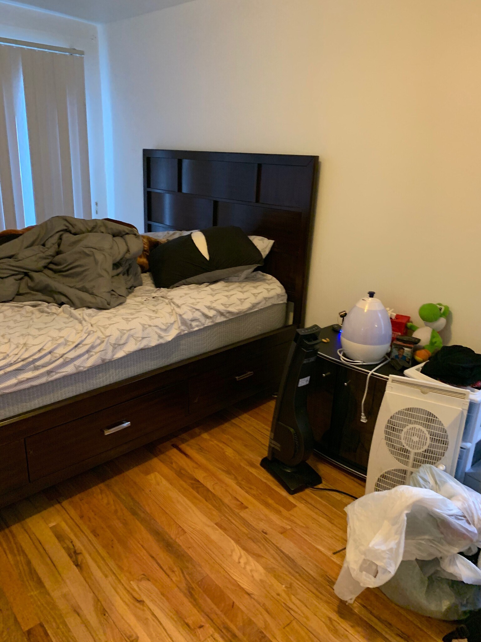 Building Photo - 2321 W Belmont Ave