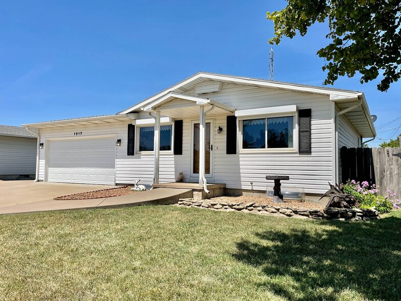 Building Photo - 1317 E Minneapolis Ave