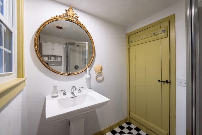 Building Photo - 1357 Canal Rd