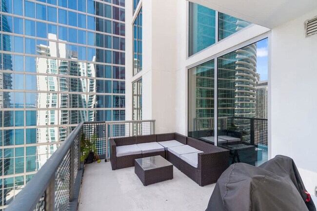 Building Photo - 298 SE 2nd Ave