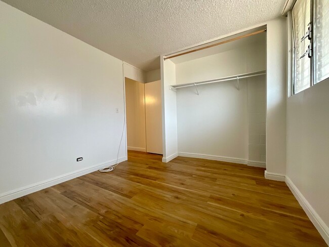 Building Photo - Convenient 2/2/1 with Lanai