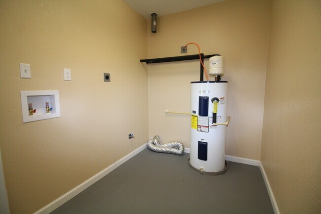 Building Photo - Beautiful Renovated Home In Fort Walton Beach