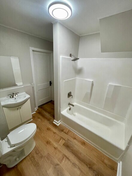 Building Photo - 307 W 9th Ave