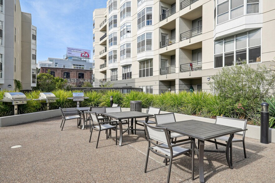 Building Photo - 501 Delancey St