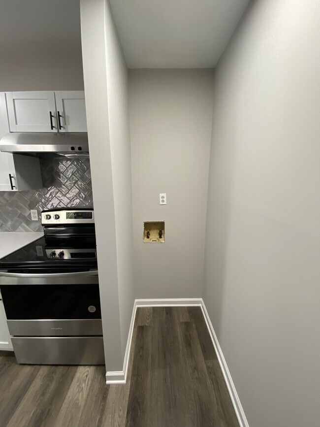 Building Photo - 3223 Alpine Ave