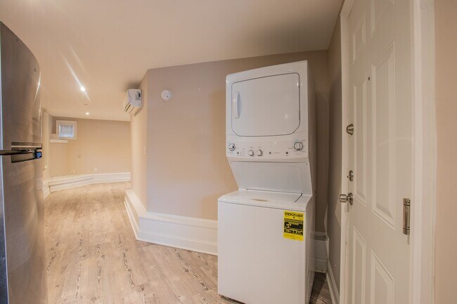 Building Photo - Charming Studio Apartment in Columbia Heig...