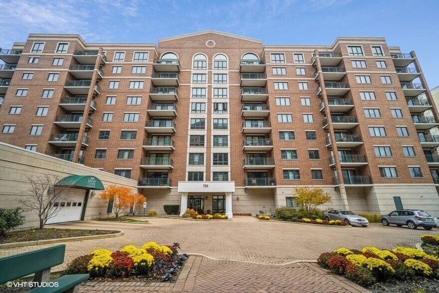 Building Photo - 750 Pearson St