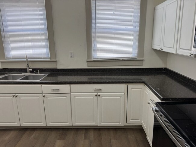 Building Photo - Charming 1BR Apartment in Bristol, TN - Cozy Living Awaits!