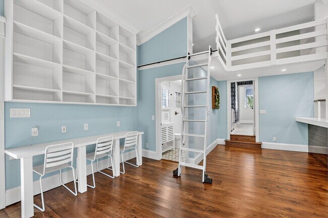 Building Photo - 200 NW 10th St