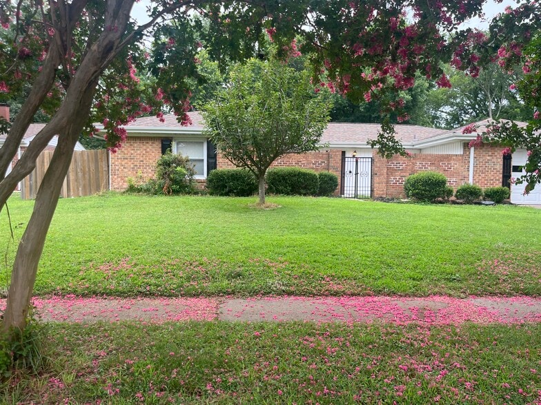 Building Photo - 4840 Brandywine Dr